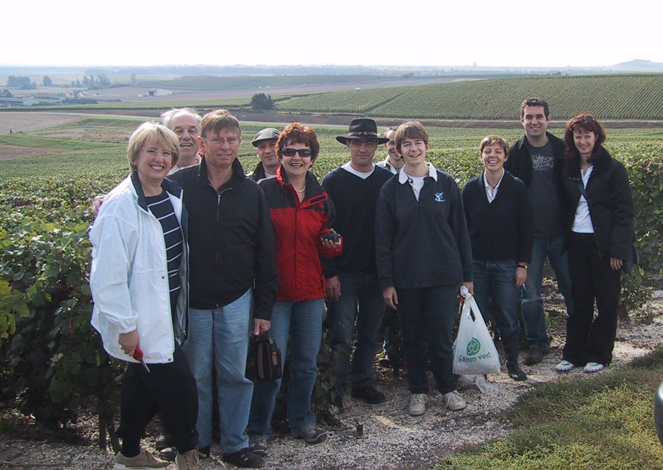 Les participants &agrave; la 1&egrave;re journ&eacute;e d&eacute;couverte des vendanges venus des 4  coins de France et du monde: nord et sud de la France, r&eacute;gion parisienne, Londres et Qu&eacute;bec!