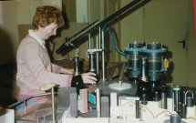 Habillage des bouteilles de champagne