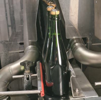 bouteilles de champagne avant de mettre l etiquette