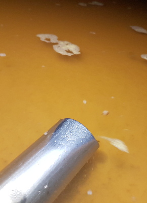 Jus de raisin en debourbage pour avoir le jus le plus clair possible