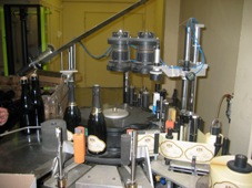 Habillage des bouteilles de champagne