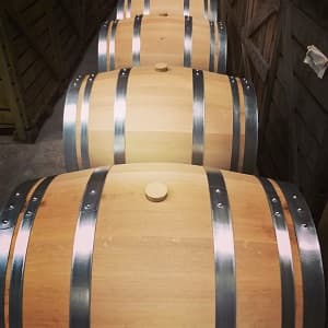 Chargement du pressoir pendant les vendanges 2022