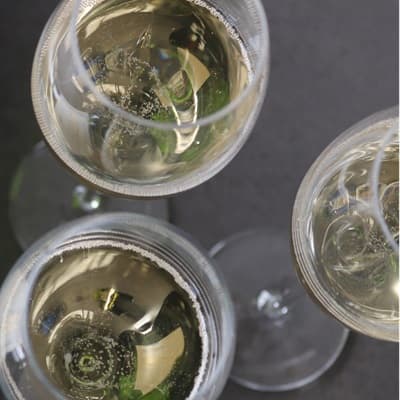 Champagne avec des petites bulles