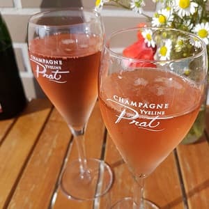 Apéritif au Champagne rosé léger