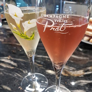 Apéritif with pink champagne from a small producer 