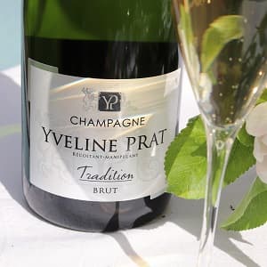 Brut Champagne to relax under the sun