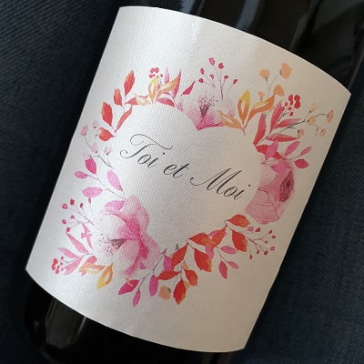 Bouteille de champagne avec coeur pour un cadeau pour un mariage ou la saint valentin