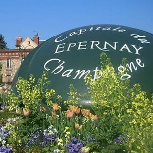 Après la visite de notre cave de vigneron, visiter les caves des grandes maisons de Champagne